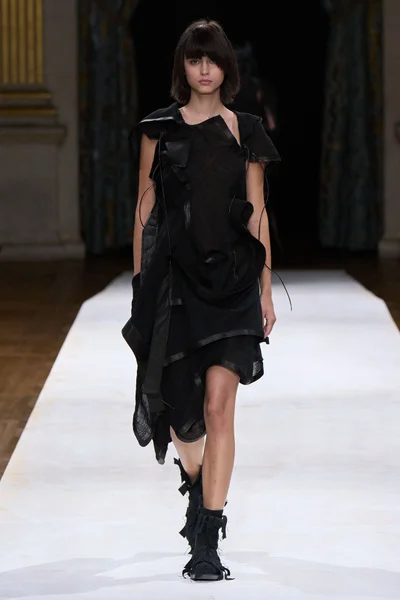 Look 30
